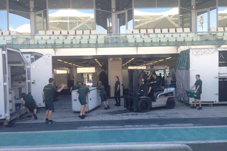 Caterham twittert aus Abu Dhabi