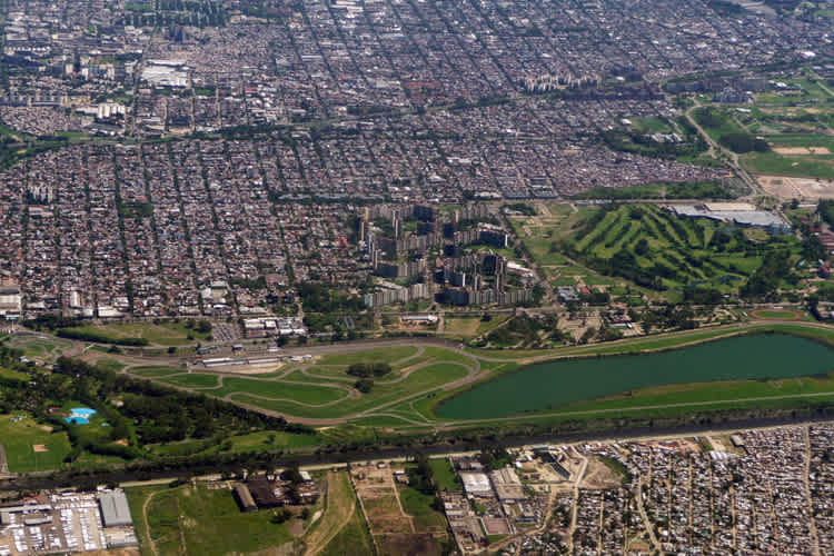 Das Autódromo Juan y Oscar Alfredo Gálvez aus der Vogelperspektive