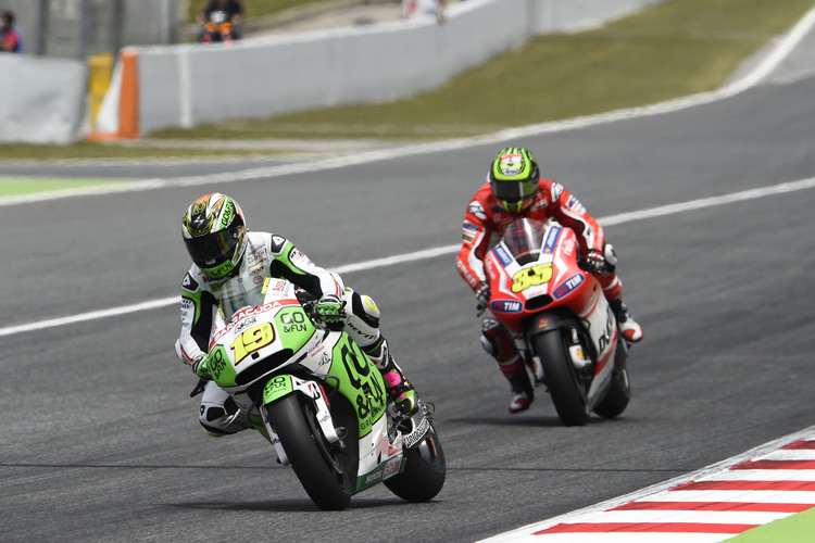 War in Catalunya nicht im Bilde: Alvaro Bautista (19) vor Cal Crutchlow