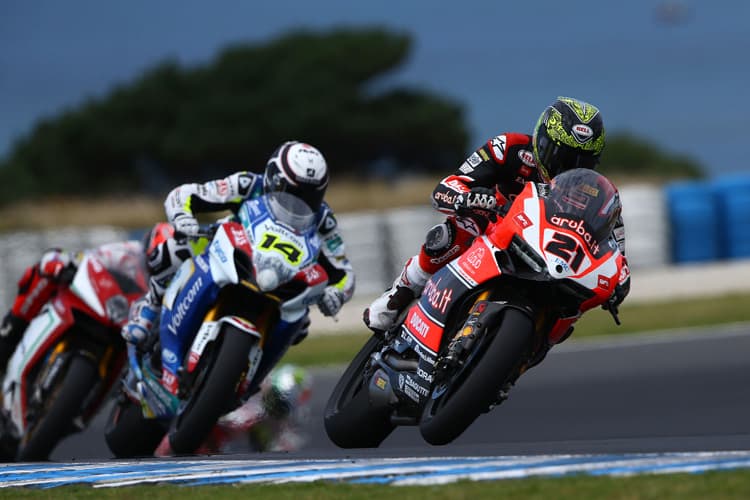 Troy Bayliss vor Randy de Puniet und Leon Camier