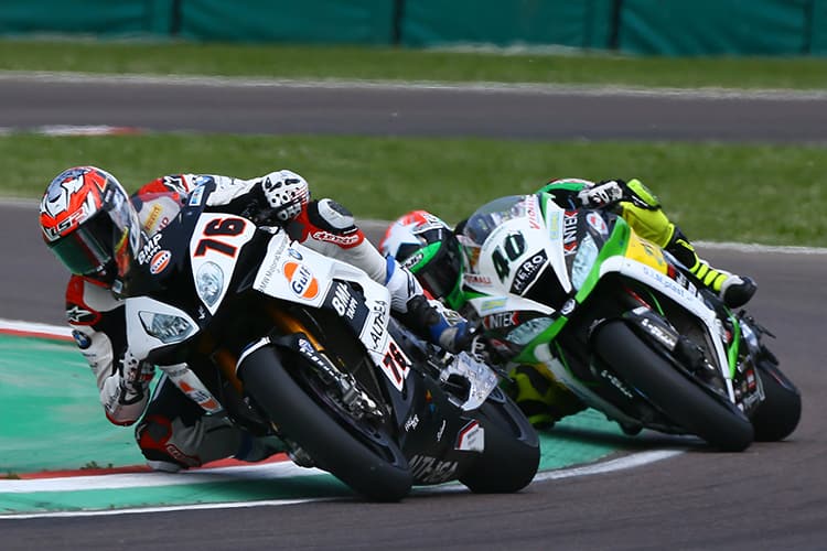 Loris Baz vor Roman Ramos