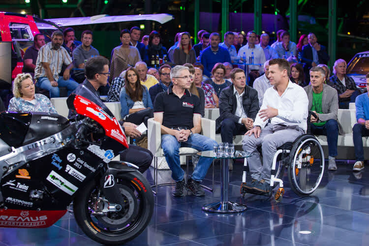 Moderator Michael Knöppel mit Martin Bauer und Pit Beirer