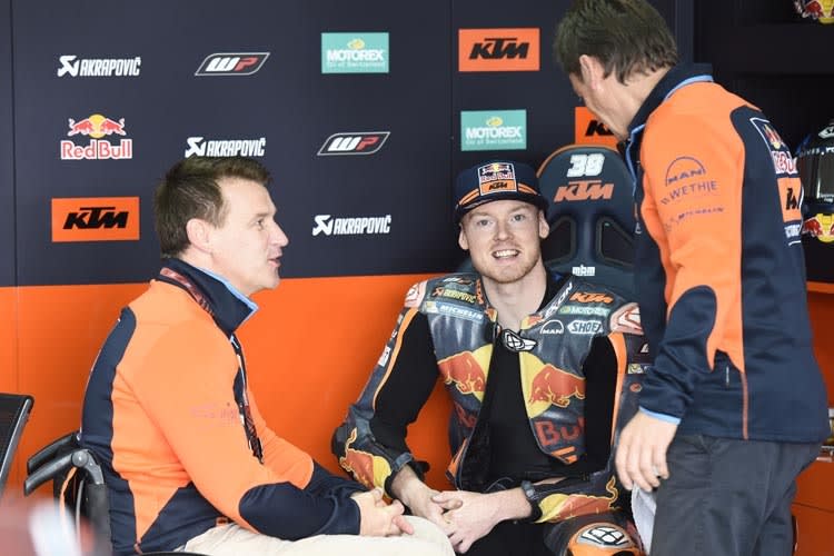 Pit Beirer (li.) mit Bradley Smith und Mike Leitner