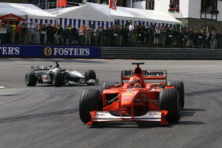Michael Schumacher vor Mika Häkkinen in Belgien 2000