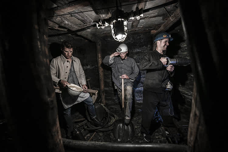 Marcel Schrötter, Brad Binder und Tom Lüthi im Bergwerk