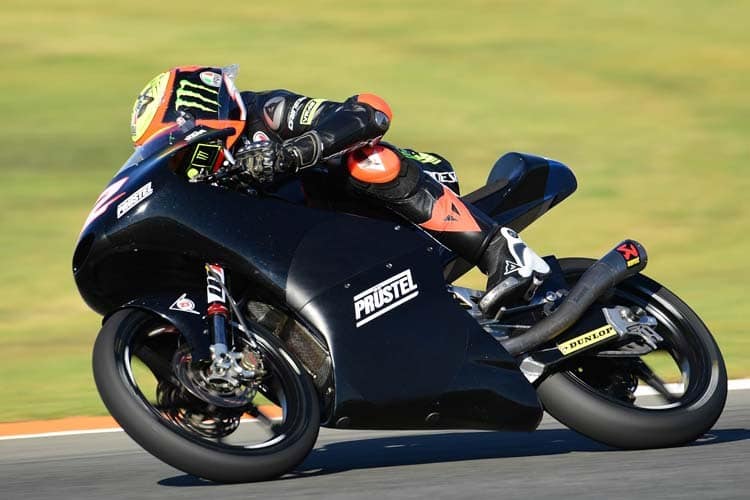 Marco Bezzecchi auf einer KTM in Valencia