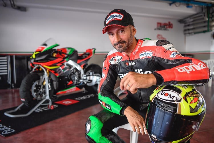 Max Biaggi vergleicht die käufliche RSV4-X mit seinem Werks-Superbike von 2015
