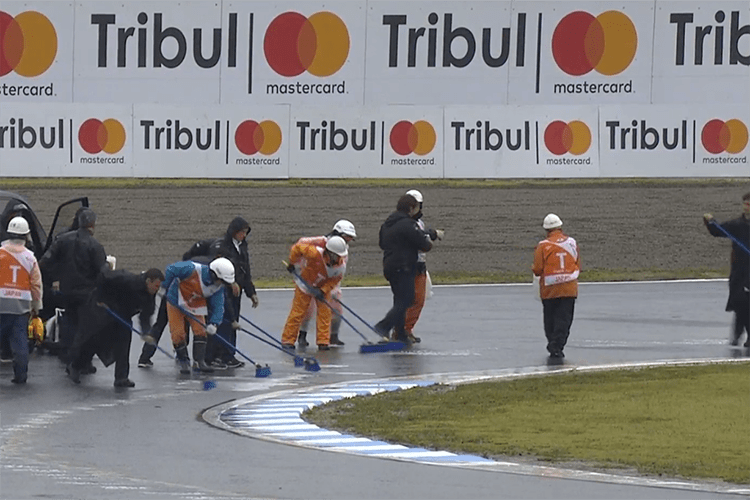 Die Strecke muss an mehreren Stellen gereinigt werden