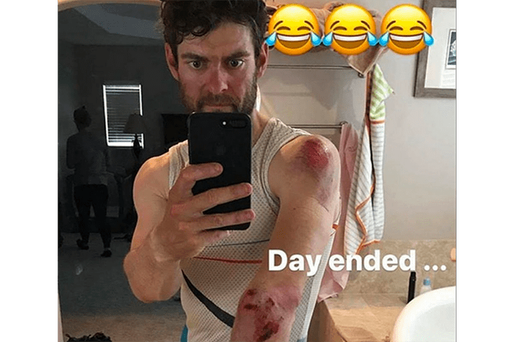 Cal Crutchlow postete nach seinem Radunfall dieses Bild