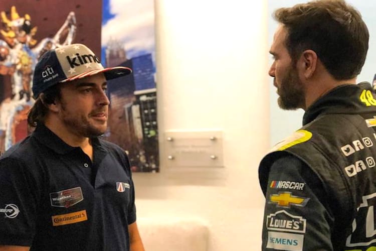 Fernando Alonso mit Jimmie Johnson