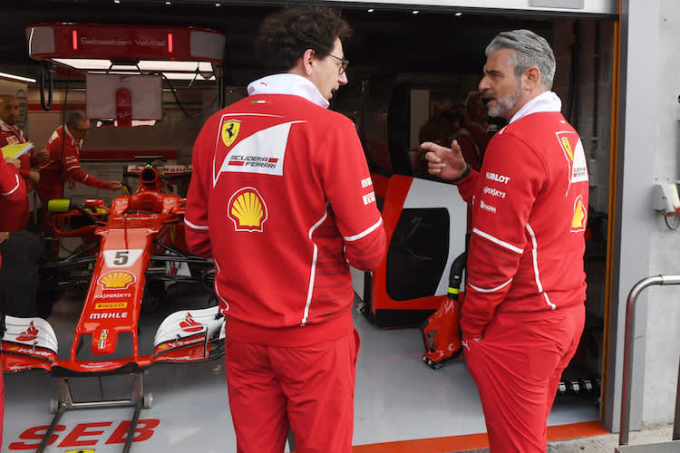 Mattia Binotto und Maurizio Arrivabene beim Singapur-GP