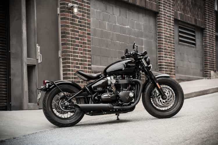 Düster, böser, kraftvoller: Die Triumph Bonneville Bobber Black