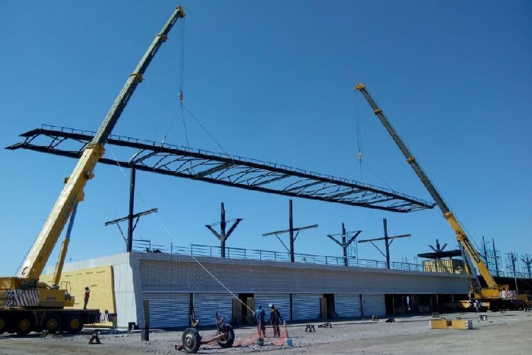 Das Boxengebäude ist noch nicht fertig