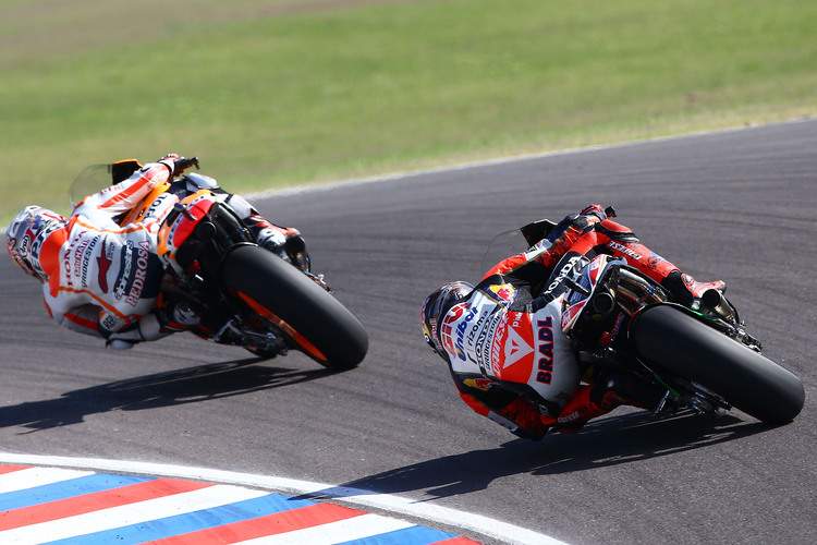 Stefan Bradl versucht, an Pedrosa dranzubleiben