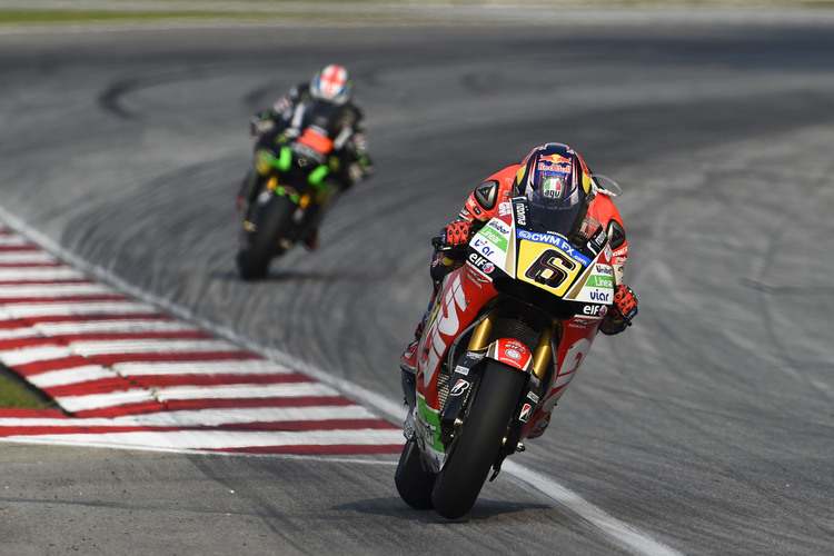 Stefan Bradl im Rennen in Sepang vor Bradley Smith