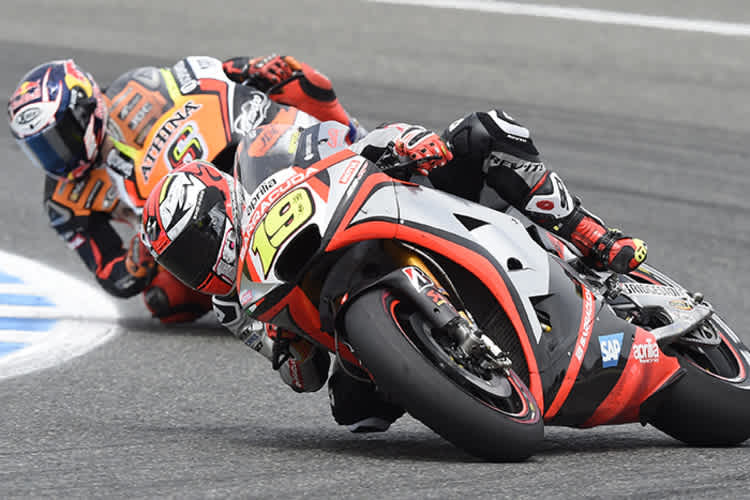Jerez-GP 2015: Stefan Bradl jagt Alvaró Bautista auf der Aprilia; jetzt sind sie Teamgefährten
