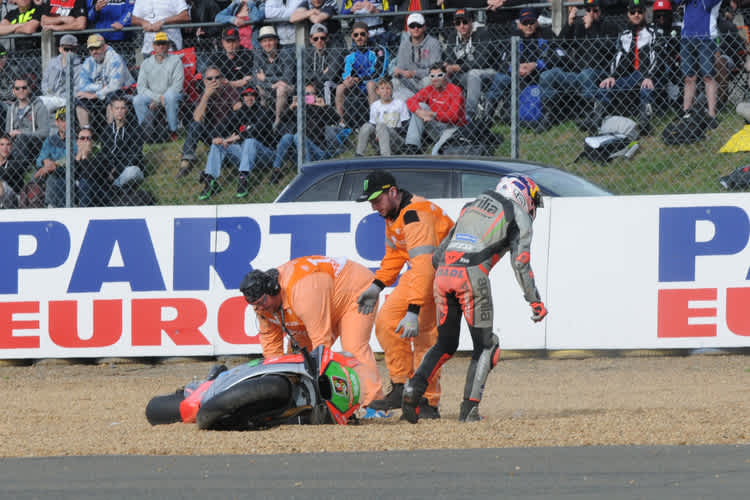 Stefan Bradl stürzte im Warm-up in der ersten fliegenden Runde