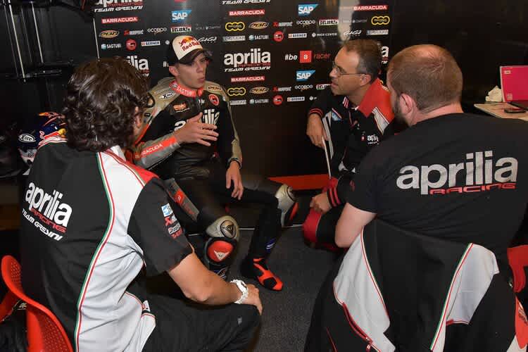 Stefan Bradl in der Aprilia-Box