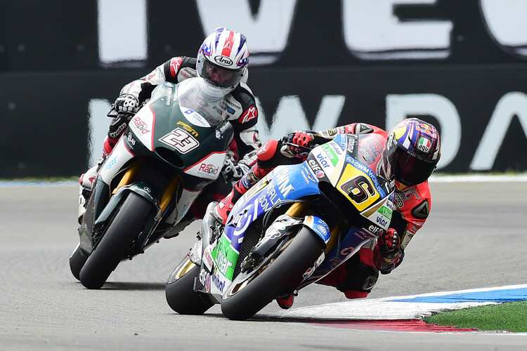 Assen-GP 2014: Stefan Bradl im Rennen vor Broc Parkes
