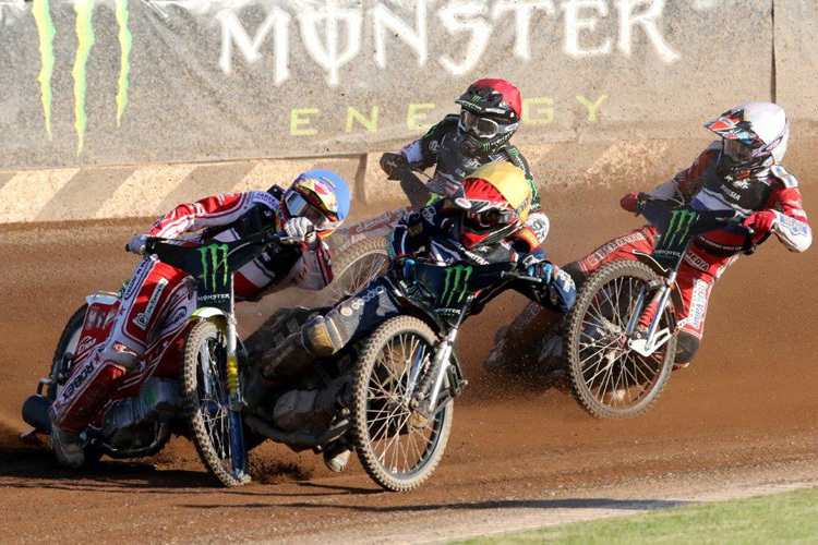 Polen und Großbritannien lagen das ganze Rennen eng beisammen