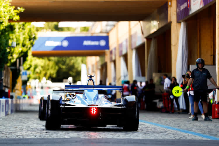 Sébastien Buemi musste durch die Boxengasse schleichen  Sieger 