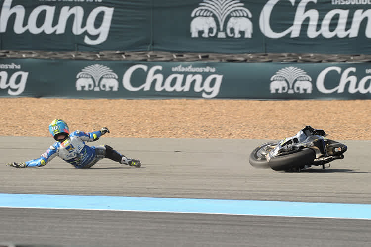 Sturz im FP2 nach dem Crash von Lorenzo: Xavier Siméon