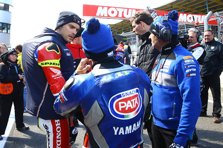 Leon Camier (li.) und Sandro Cortese stehen bei Puccetti auf der Liste