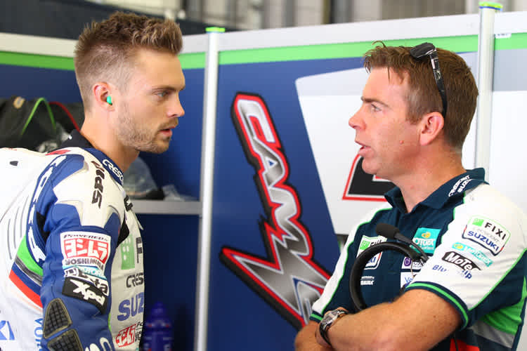 Leon Camier (li.) und Paul Denning gehen nicht im Besten auseinander