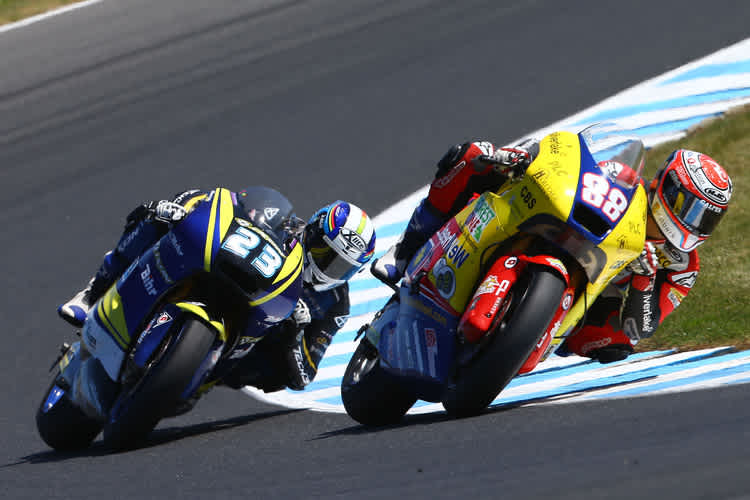 Im Rennen: Marcel Schrötter hinter Ricky Cardus, der auf Platz 14 landete