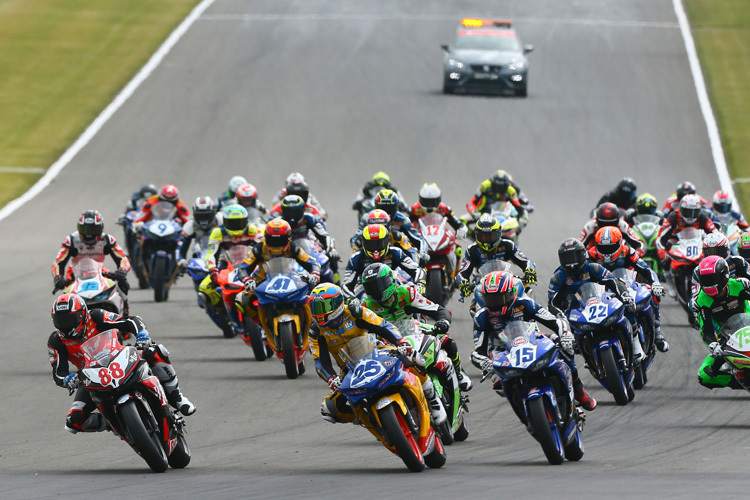 Erfolgsgeschichte Supersport 300: Volles Feld, hohe Leistungsdichte