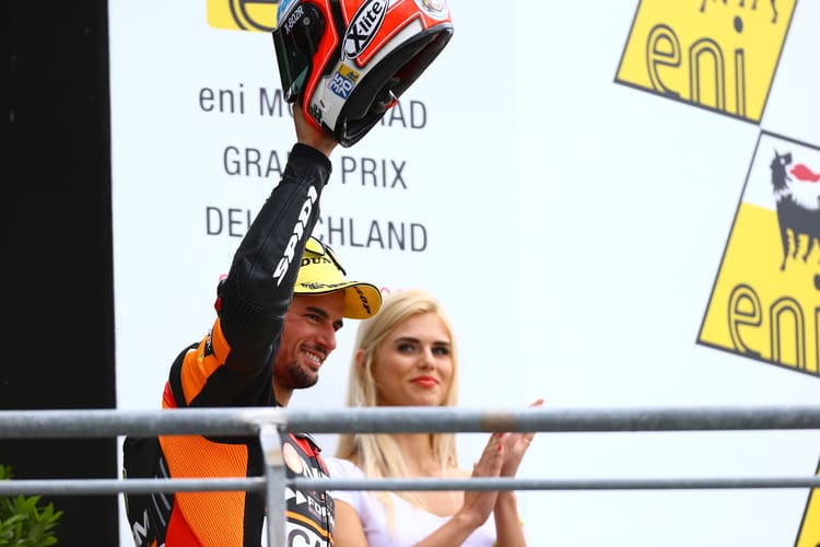 Simone Corsi jubelt über Platz 3 beim Deutschland-GP