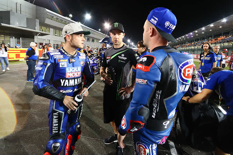 Sandro Cortese mit Jonathan Rea und Lucas Mahias (v.l.)