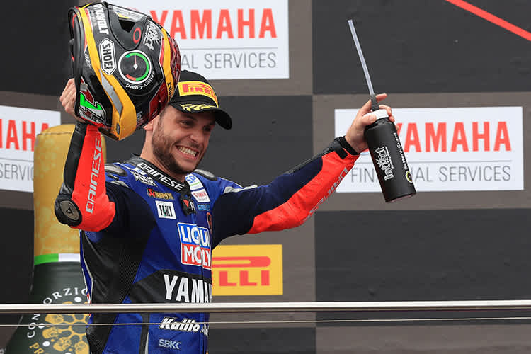 Sandro Cortese jubelt