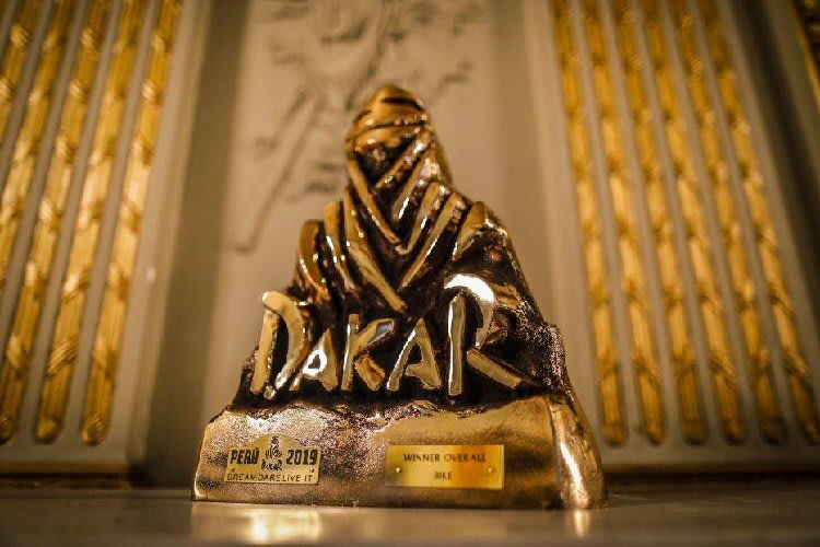 Diese Trophäe wolle alle haben