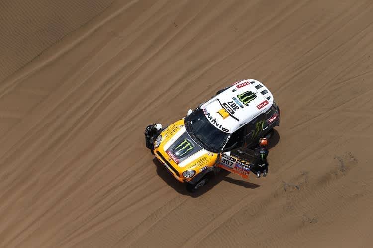 Reifenwechsel sind «Dakar»-Alltag