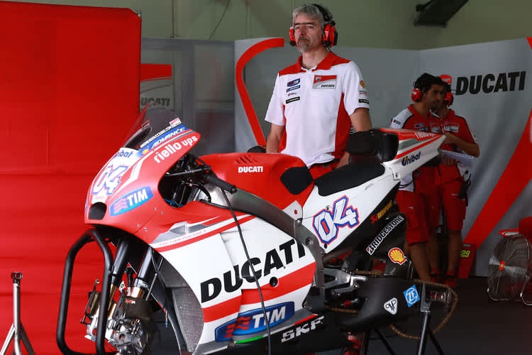 Gigi Dall'Igna mit der alten Ducati GP14.3 in Sepang