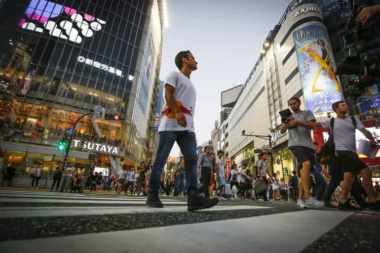Natürlich besuchte der Honda-Star auch die berühmte Shibuya-Kreuzung  