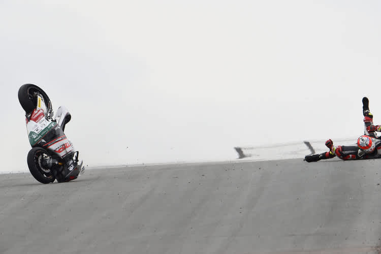 Alex De Angelis: Rennsturz in Turn 11 in Sachsen