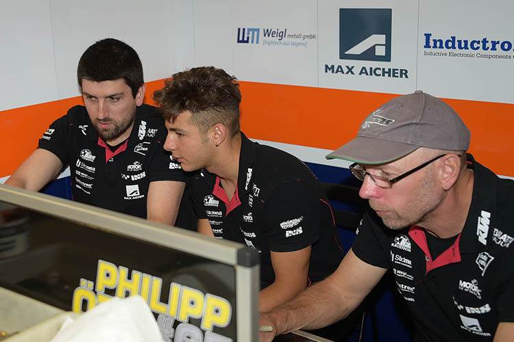 Lorenzo Dalla Porta arbeitet in Mugello mit der Crew von Philipp Öttl