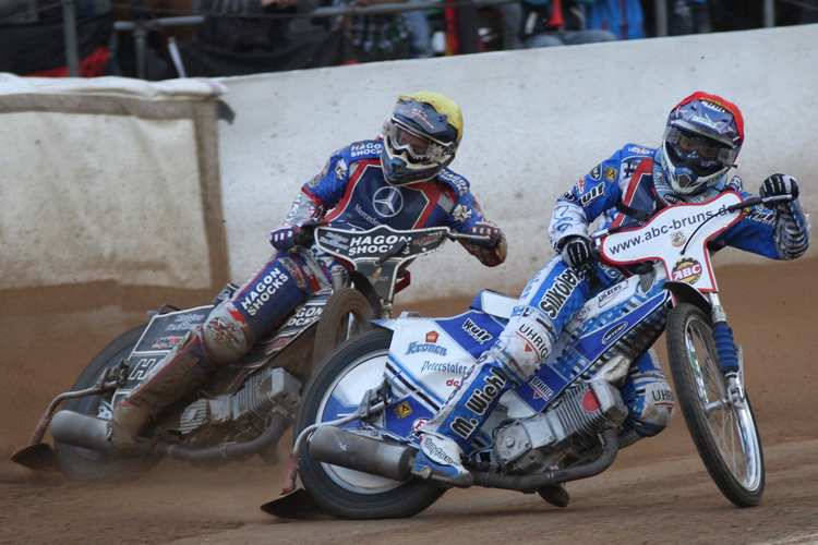 Max Dilger (re.) greift zum Saisonende noch einmal an