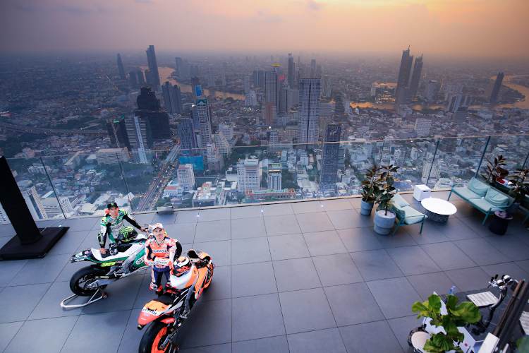 Cal Crutchlow und Jorge Lorenzo auf dem MahaNakhon Tower