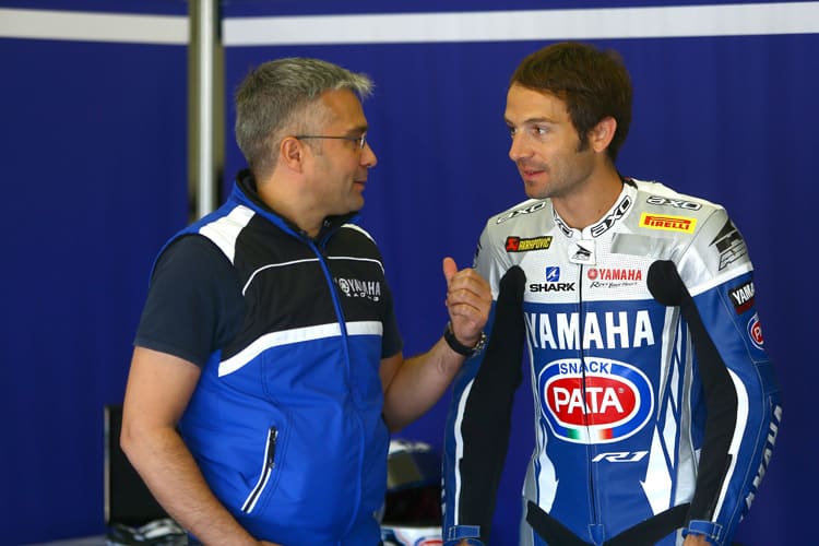Yamaha-Rennchef Andrea Dosoli (li.) mit Ex-Weltmeister Sylvain Guintoli