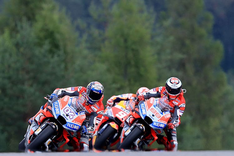Spielberg-GP 2018: Dovizioso (04) gegen Lorenzo (99) und Marc Márquez