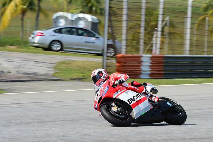 Andrea Dovizioso auf der Desmosedici GP14.2