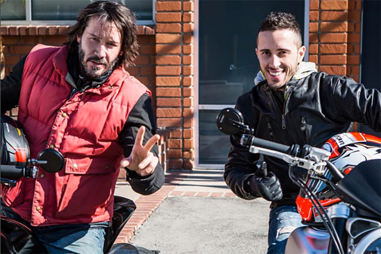Keanu Reeves mit MotoGP-Star Andrea Dovizioso
