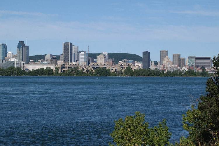 Kaufen sich Amerikaner in Montreal ein?