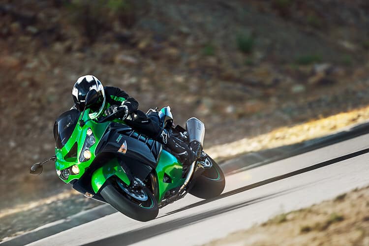 ​ Bald können auch in Deutschland nicht mehr beliebig leistungsstarke Motorrädern auf Führerschein A2-konforme 35 kW gedrosselt werden – Bestandsschutz wird es nur für Deutschland geben