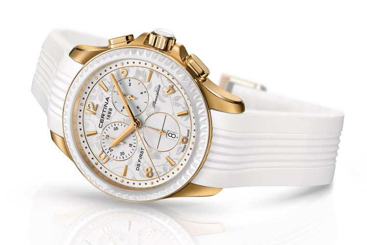 Die sanft geschwungene Keramiklünette und das edle Zifferblatt vereinen Form und Funktion in purer Schönheit