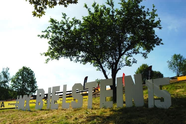 Das Wetter spielt beim ADAC MX Masters in Bielstein mit