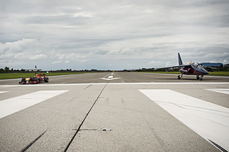 Alpha Jet gegen Formel 1 – wer ist schneller?